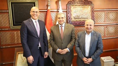 سعفان يشهد مراسم توقيع اتفاقية تحقيق مزايا الأرباح والحوافز لـ 4000 عامل 