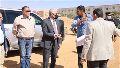 محافظ جنوب سيناء يتفقد رفع كفاءة وتوسعة طرق شرم الشيخ