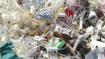 ضبط مخزن بداخله 10 أطنان نفايات طبية خطرة قبل إعادة تدويرها