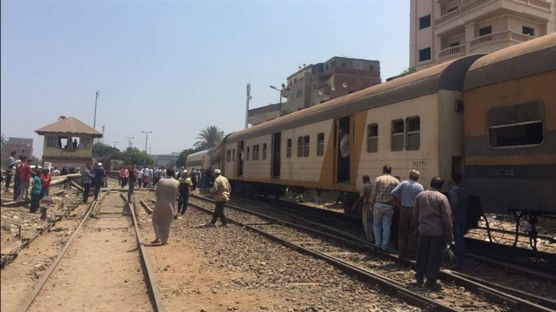 وفاة شابين اسفل قطارين