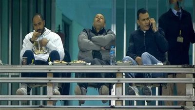  ضياء السيد عن صورة نومه بمباراة المقاولون وسموحة: متصورناش تاني إحنا في شغل|فيديو