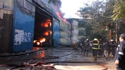 انتداب المعمل الجنائي لبيان سبب حريق مخزن في بولاق الدكرور