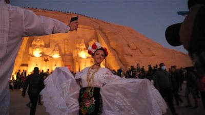 تفاصيل احتفال السياحة والآثار بتعامد الشمس على تمثال رمسيس الثاني.. 6 آلاف زائر يحضرون الظاهرة.. وبث مباشر للجمهور