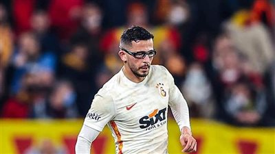 معجزة كروية.. لماذا يرتدي لاعب جالاتا سراي نظارة في المباريات