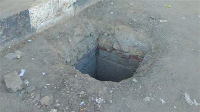 حفرة تثير الذعر بين الأهالي بإحدى قرى الفيوم | صور 