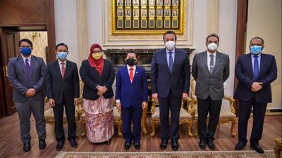 خالد عبدالغفار يؤكد أهمية التعاون وتبادل الخبرات بين مصر وماليزيا في التصدي لكورونا