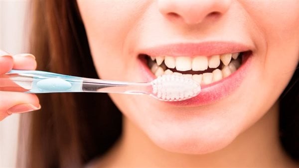 تفسير رؤية تنظيف الأسنان في المنام وعلاقته بالصعوبات والمشاكل و زوال الحُزن والكرب
