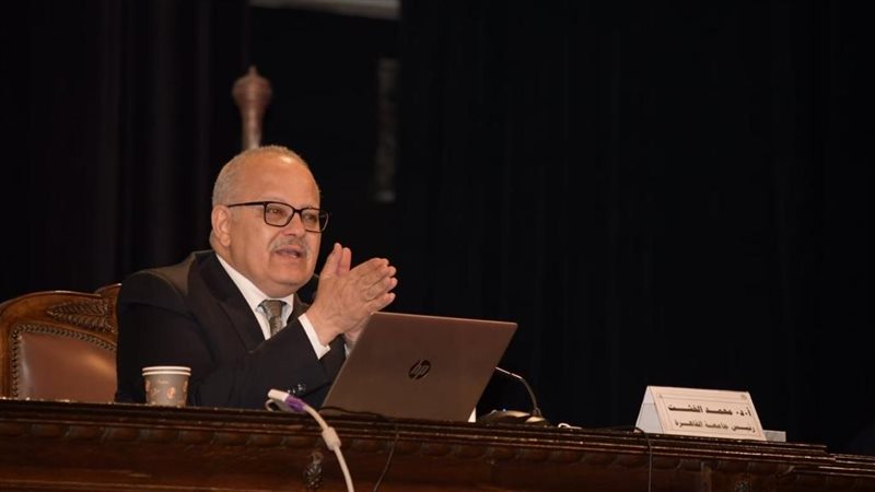 رئيس جامعة القاهرة