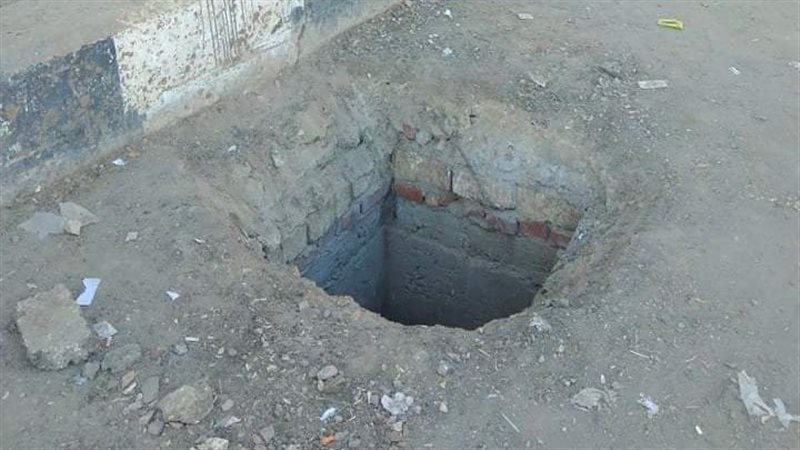 حفرة وسط الشارع