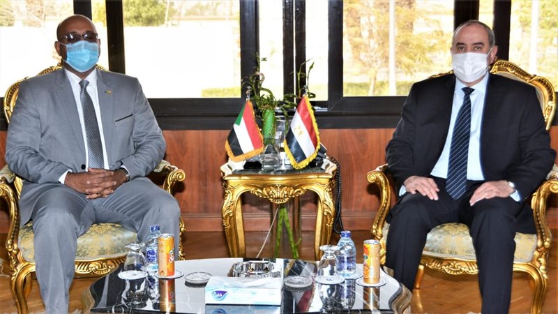 اجتماع وزير الطيران