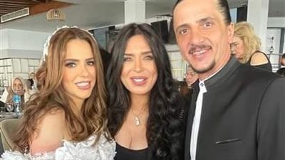 دينا وهاني البحيري في عقد قران دنيا عبد العزيز