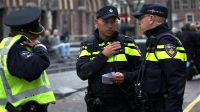 احتجاز رهائن في متجر آبل بأمستردام| فيديو