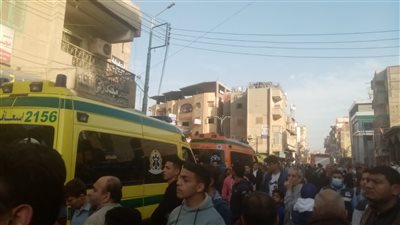 لحظة نقل المصابين فى انفجار بنزينة أجا في الدقهلية 