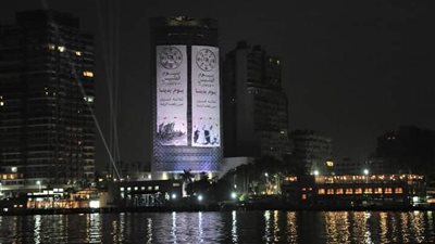 مبنى السفارة السعودية بالقاهرة يتزين بشعار يوم التأسيس