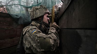 حظر السفر ووقف التحويلات.. أبرز عقوبات الغرب ضد روسيا