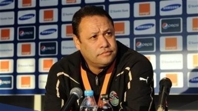 ضياء السيد يرد على المشككين بطبيعة دوره بالمنتخب وسر انتشار صورة نومه بالمدرجات