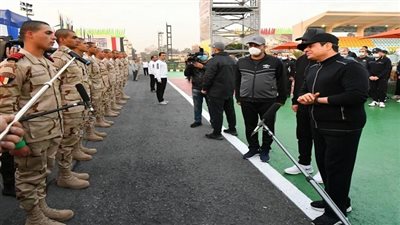  السيسي يستعرض مع طلاب الكلية الحربية جهود الدولة على المستويين الداخلي والخارجي