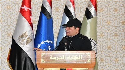  السيسي لطلبة الكلية الحربية: منفتحون على كافة الدول مع إقامة العلاقات المتوازنة من أجل البناء والتنمية وتحقيق السلام والأمن