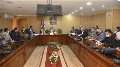 محافظ أسيوط يناقش تفعيل ميثاق التعاون بين لجنة المشاركة المجتمعية والجمعيات الأهلية | فيديو