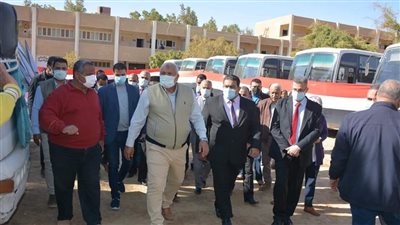 محافظ الوادي الجديد: إضافة 11 أتوبيسا جديدا لخدمة قطاع التعليم
