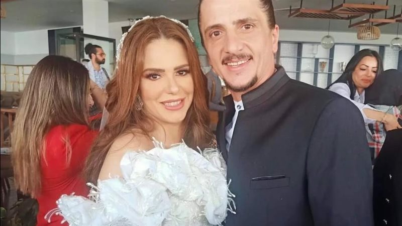دنيا عبد العزيز وزوجها