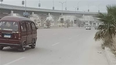 رياح وأتربة تغطي سماء الإسكندرية وتحجب الرؤية | صور 