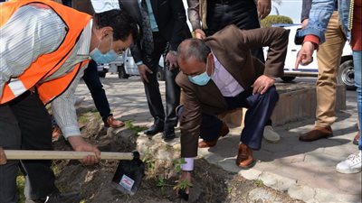 محافظ الإسماعيلية يدشن مبادرة اتحضر للأخضر بالطريق الدائري | صور
