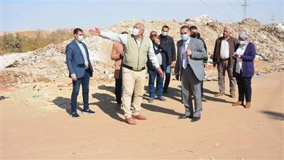  محافظ الوادي الجديد يبحث خطة تطوير منطقة الحرفيين بالخارجة