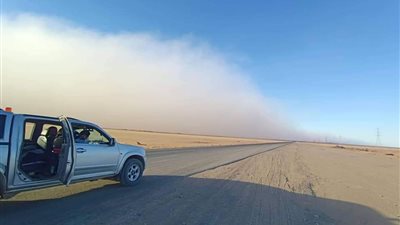 العاصفة الرملية تجتاج سماء الوادي الجديد وتحجب الرؤية| فيديو 