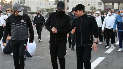 السيسي: احنا عينينا على الناس..بنعمل طرق ومدارس ومستشفيات وتليفونات