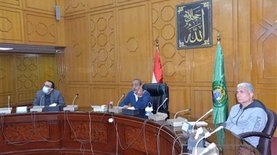 محافظ الإسماعيلية يعزل عددا من رؤساء القرى والمدن ويحول آخرين للتحقيق