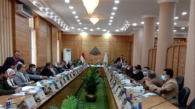 جامعة بنها: دراسة مشروع الرعاية الصحية للتعاقد مع المستشفيات