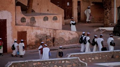 باحث ينفي سيطرة شباب السلفية على الجامعات العربية