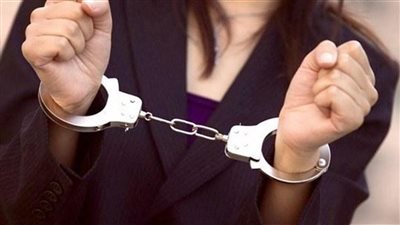 غلبن الشيطان.. 3 نساء يعترفن بكيفية مغافلة عملاء البنوك لسرقة الفيزا كارد بعابدين