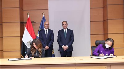  مذكرتا تفاهم بين الاتصالات ومايكروسوفت لبناء القدرات الرقمية بقرى حياة كريمة
