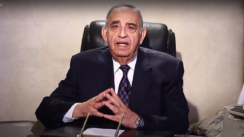 الكاتب الصحفى صلاح