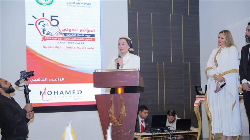 وزيرة البيئة