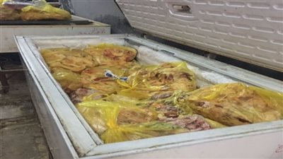 مصادرة 2.5 طن لحوم فاسدة داخل مفرمة بالمرج | صور