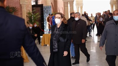 بعد أنباء تدهور صحتها.. سوزان مبارك تظهر أمام قبر الرئيس الراحل |فيديو 