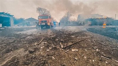 الجيش الأوكراني يوزع الأسلحة والذخيرة على سكان العاصمة كييف | فيديو