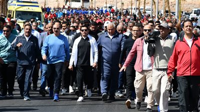 بمشاركة وزير و3 محافظين.. ماراثون مشي بكوبري أسوان الجديدة