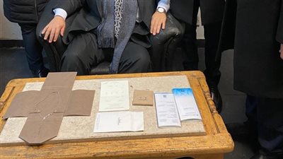 ضبط كولية حريمي مرصع بالألماظ حول رقبة راكب بمطار القاهرة