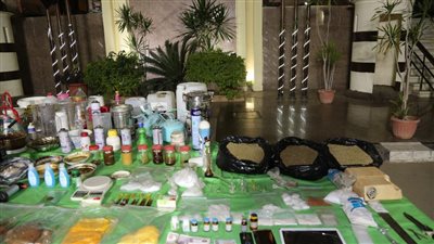 إحباط محاولة أحد العناصر الإجرامية بالجيزة لتصنيع مخدري