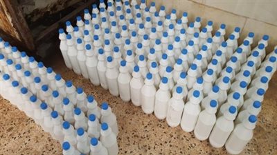 ضبط مصنع لتعبئة زيوت ومطهرات مغشوشة بالإسكندرية