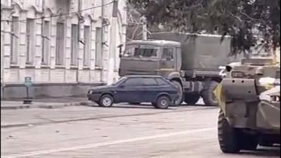 رفع العلم الروسي على المباني الحكومية بمدينة ميليتوبول بأوكرانيا | فيديو 