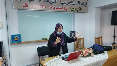 متدربون من المؤسسات الخدمية ببرنامج القيادة الإدارية بجامعة القناة