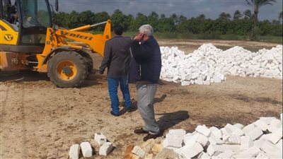 إزالة منازل وأسوار مخالفة بمدينة القنطرة غرب بالإسماعيلية | صور