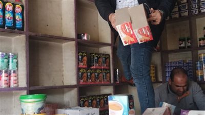 تموين برج العرب تضبط سلعا غذائية منتهية الصلاحية بالإسكندرية