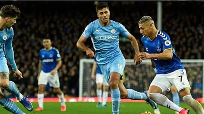 مانشستر سيتي يحقق فوزًا مثيرًا على إيفرتون ويعزز صدارة الدوري الإنجليزي