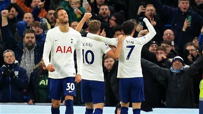 توتنهام يتقدم على آرسنال 0/2 في الشوط الأول